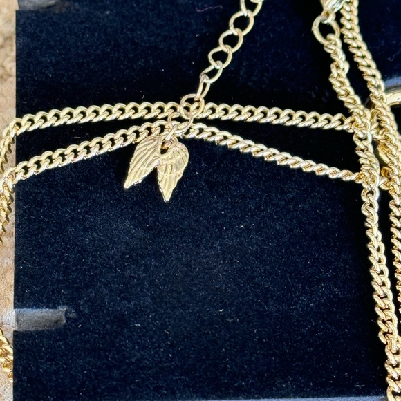 VS “Scandalous “ Lock and Key Chain Necklace, MINT Condition! - Picture 4 of 6